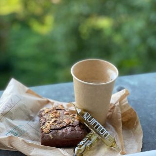 Odpolední posílení. ☕️ Kvalitní káva a pak hydratace spojená s dostatečnou mineralizací těla ampulemi Quinton hypertonic....